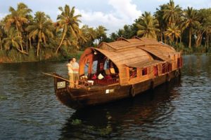 houseboat in cochin-backwaters