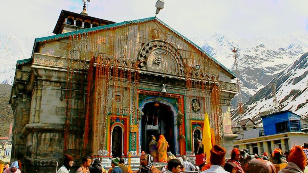 people entering kedarnath temple