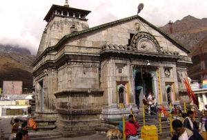 people entering kedarnath temple