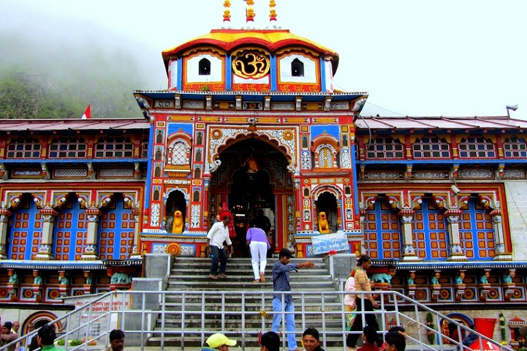 front view of badrinath temple